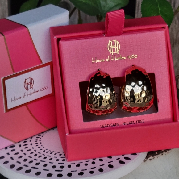 NEW House of Harlow 1960 hammered gold tone thick hoop crescent shaped earrings - Picture 10 of 11